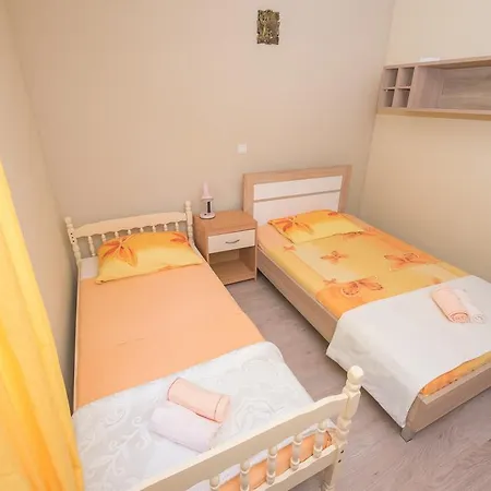 Apartman Frape Apartment *